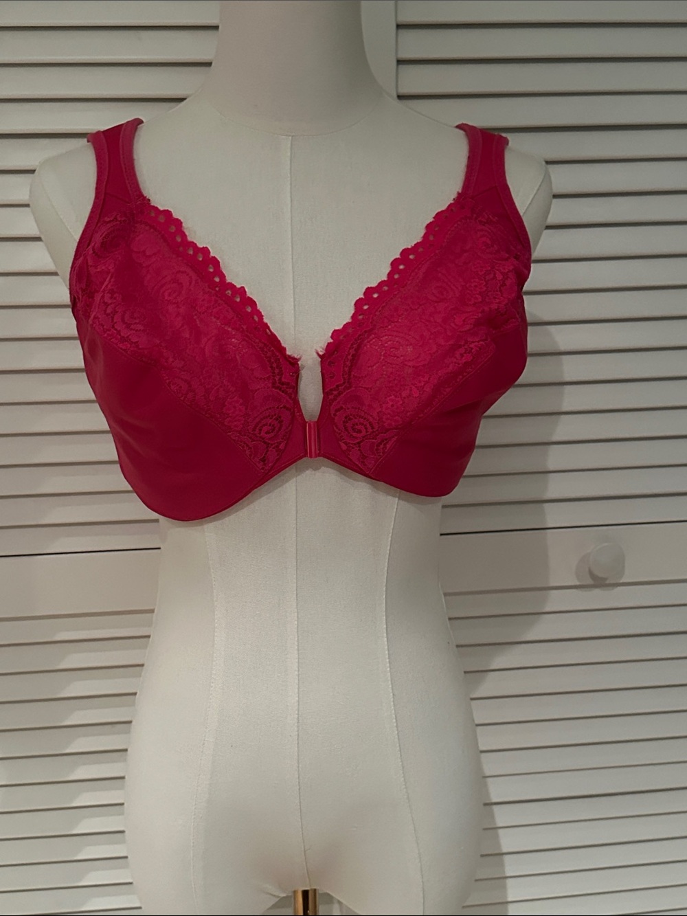 Glamorise Lace Front-Closure Bra in Hot Pink